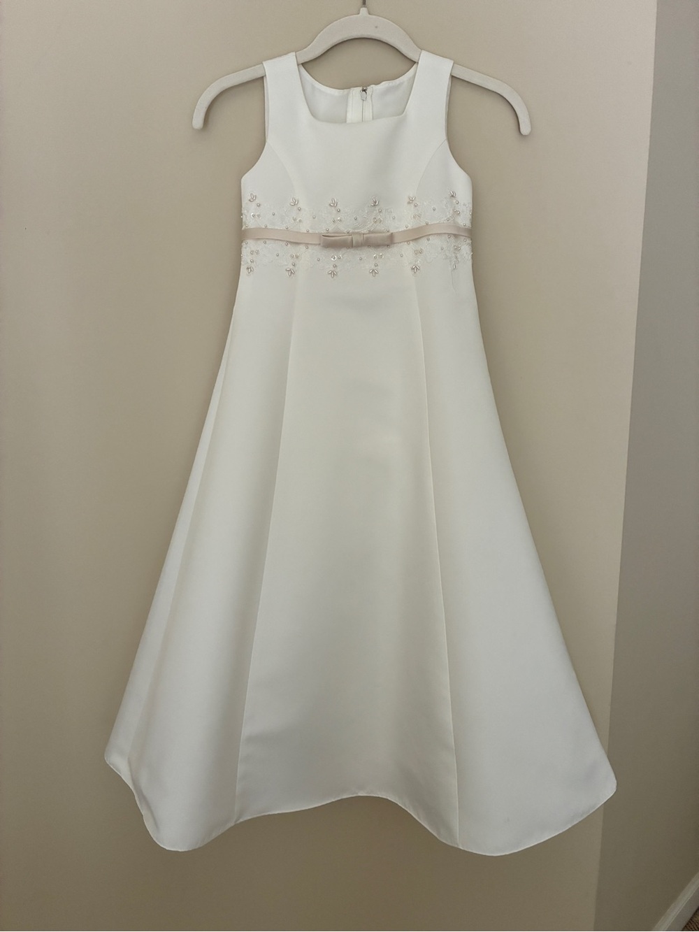 David’s Bridal Pearl Embellished A-Line Flower Girl Dress Size 6
